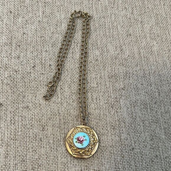 Vintage 1950’s Unsigned Gold Tone Large Enamel Painted Flower Locket Necklace - Picture 1 of 9